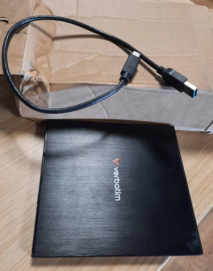 299299 - VERBATIM Djegës i Jashtëm CD/DVD Slimline, USB 3.2 Gen1, USB-C, Kabllo USB-C në USB-A i Përfshirë, Dizajn i Hollë