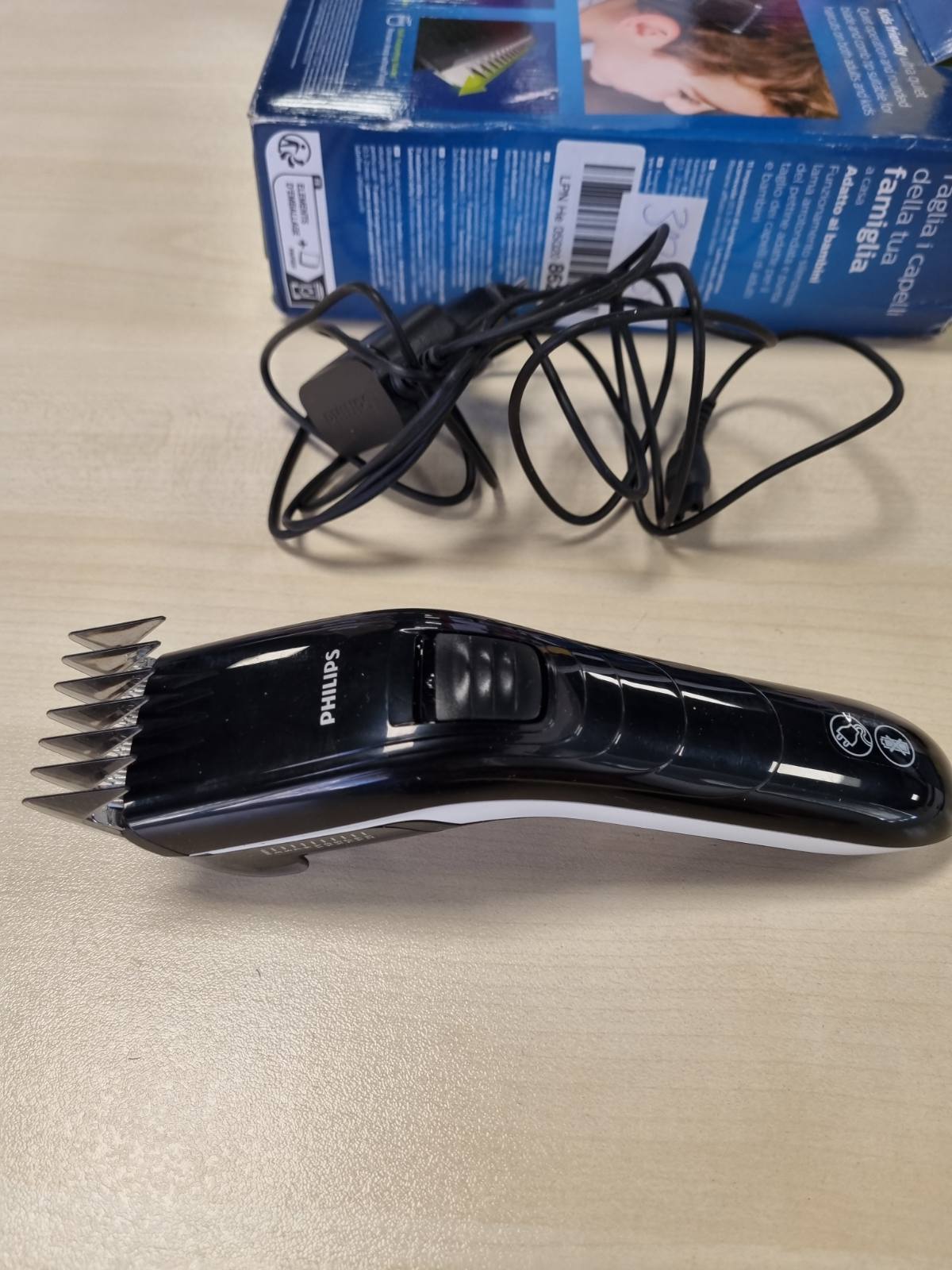 317258 - PHILIPS Makinë prerëse flokësh QC5115/15, tehe çeliku inox, 11 gjatësi prerjeje, funksionon me rrjet elektrik