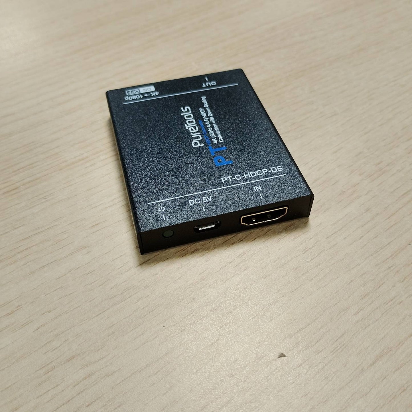 319728 - PURETOOLS Konvertuesi HDCP me Përmirësim, HDCP 2.3 në HDCP 1.4, Përmirësim 4K në 1080p, Mbështetje 4K (60Hz 4:4:4) dhe HDR10 PT-C-HDCP-DS i Zi