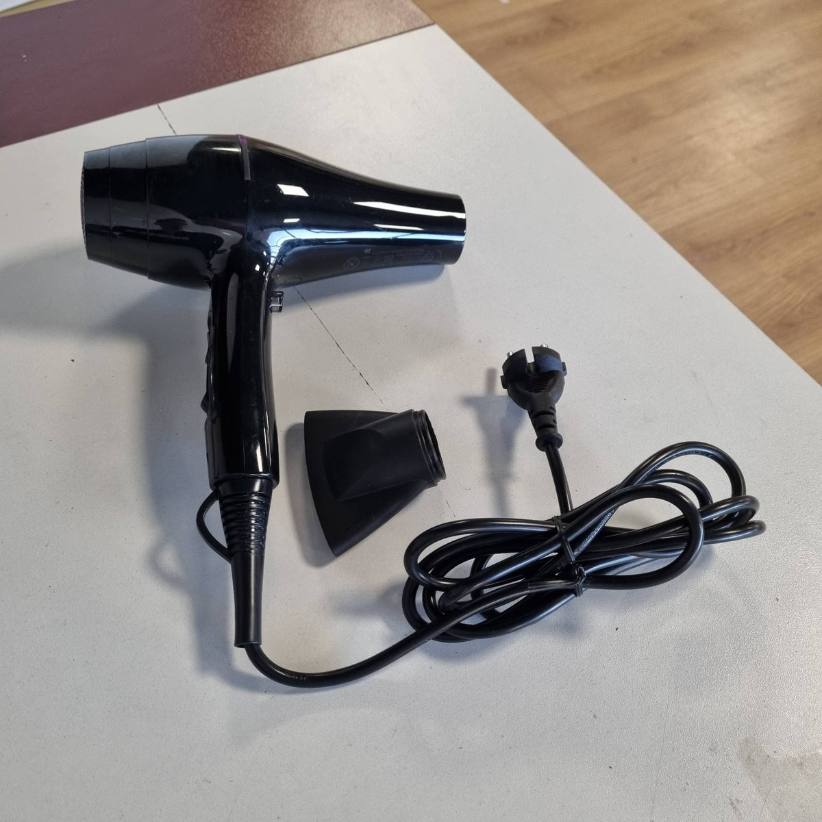 300463 - PHILIPS Tharëse flokësh DryCare Pro, motor AC, Modeli BHD274/00