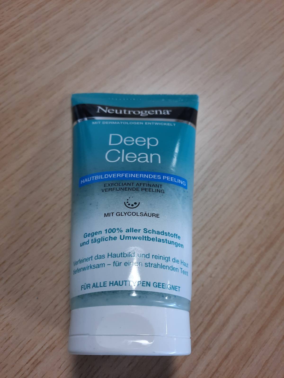 301448 - Neutrogena Skrab për fytyrën Deep Clean Skin Refining, 150ml, pastrim i butë me acid glikolik