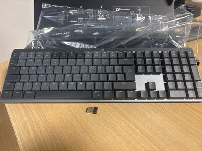 295067 - LOGITECH MX Mekanike, Tastierë Pa Tel me Ndriçim nga Prapa, Çelësa Taktikë të Heshtur, Bluetooth, USB-C, macOS, Windows, Linux, iOS, Android, Metal, QWERTY SHBA - Gri