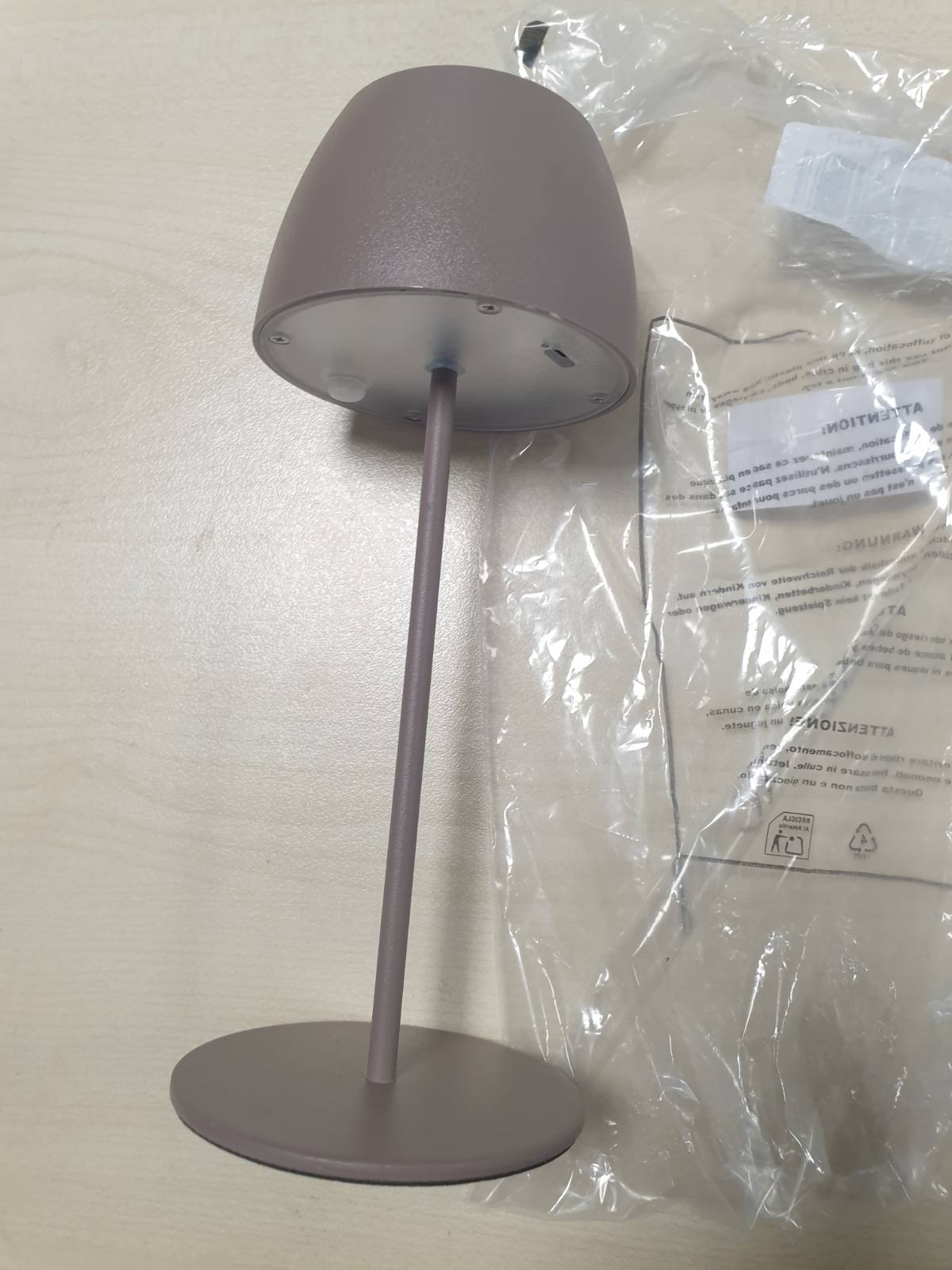 222739 - BRILONER Llambë Tavoline Mini LED pa tel IP44, 8x20 cm, me errësim të pandërprerë, bateri dhe burim drite të zëvendësueshme