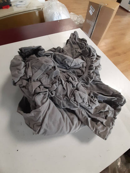 185771 - AMAZON BASICS Çarçaf i Montuar prej 100% Pambuku, Madhësi 180x200cm, Xhersi, Lartësi Dysheku deri në 30cm, Ngjyrë Gri e Errët