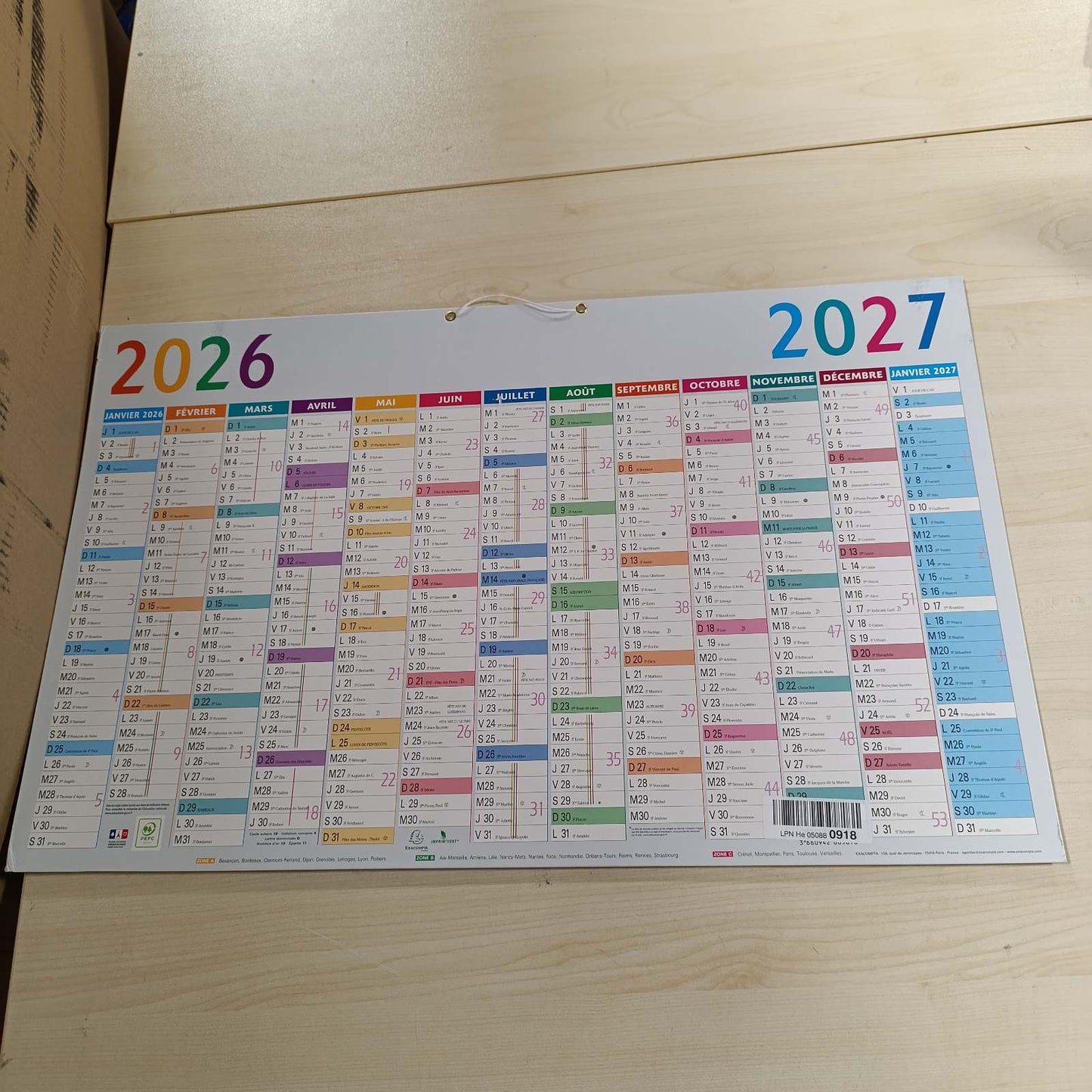 190453 - EXACOMPTA Kalendar Vjetor Shumëngjyrësh, Madhësi 65 x 40.5 cm, Periudha Janar 2026/2027