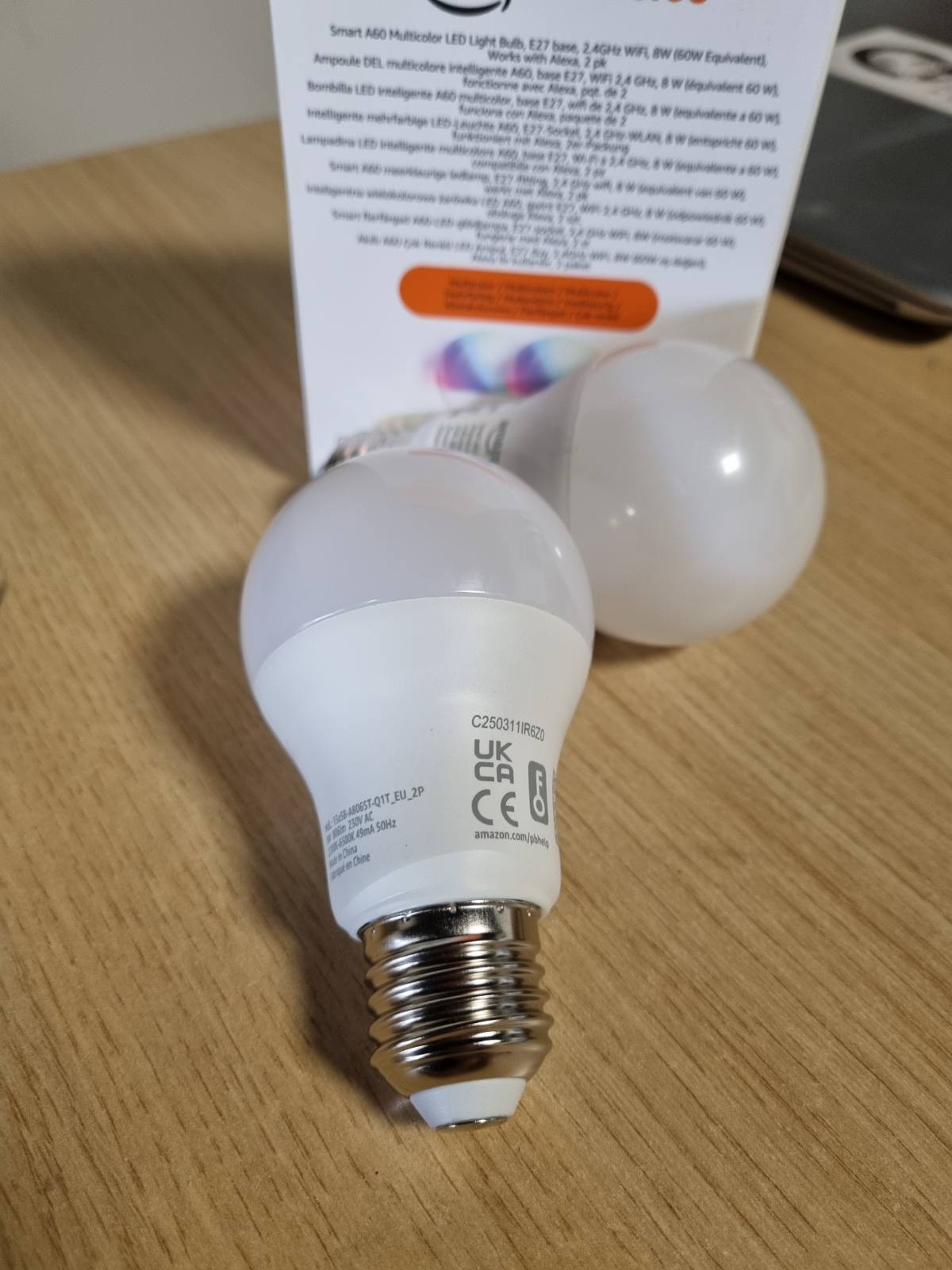 185261 - AMAZON BASICS Llambë LED Inteligjente, Shumëngjyrëshe, me Prizë E27, 8W (Ekuivalent me 60W), Funksionon Vetëm me Alexa, Pako prej 2