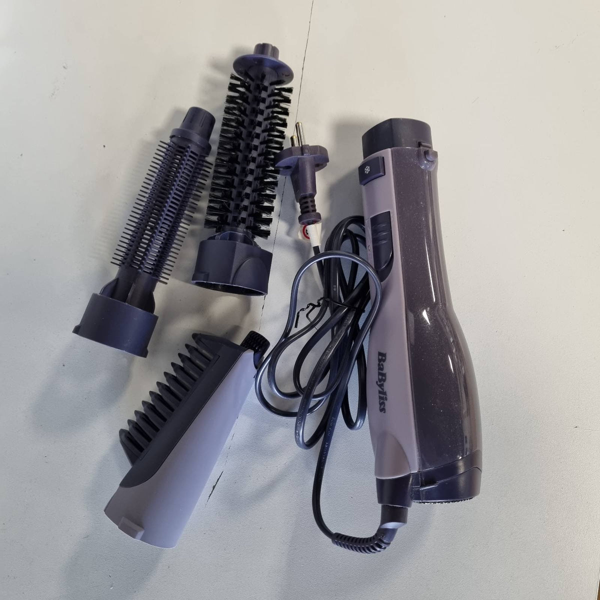 301731 - BABYLISS AS121E, FURÇË PËR THARËSE FLOKËSH ME TEKNOLOGJI JONIKE, 3 AKSESORË, PESHË 0.6 kg