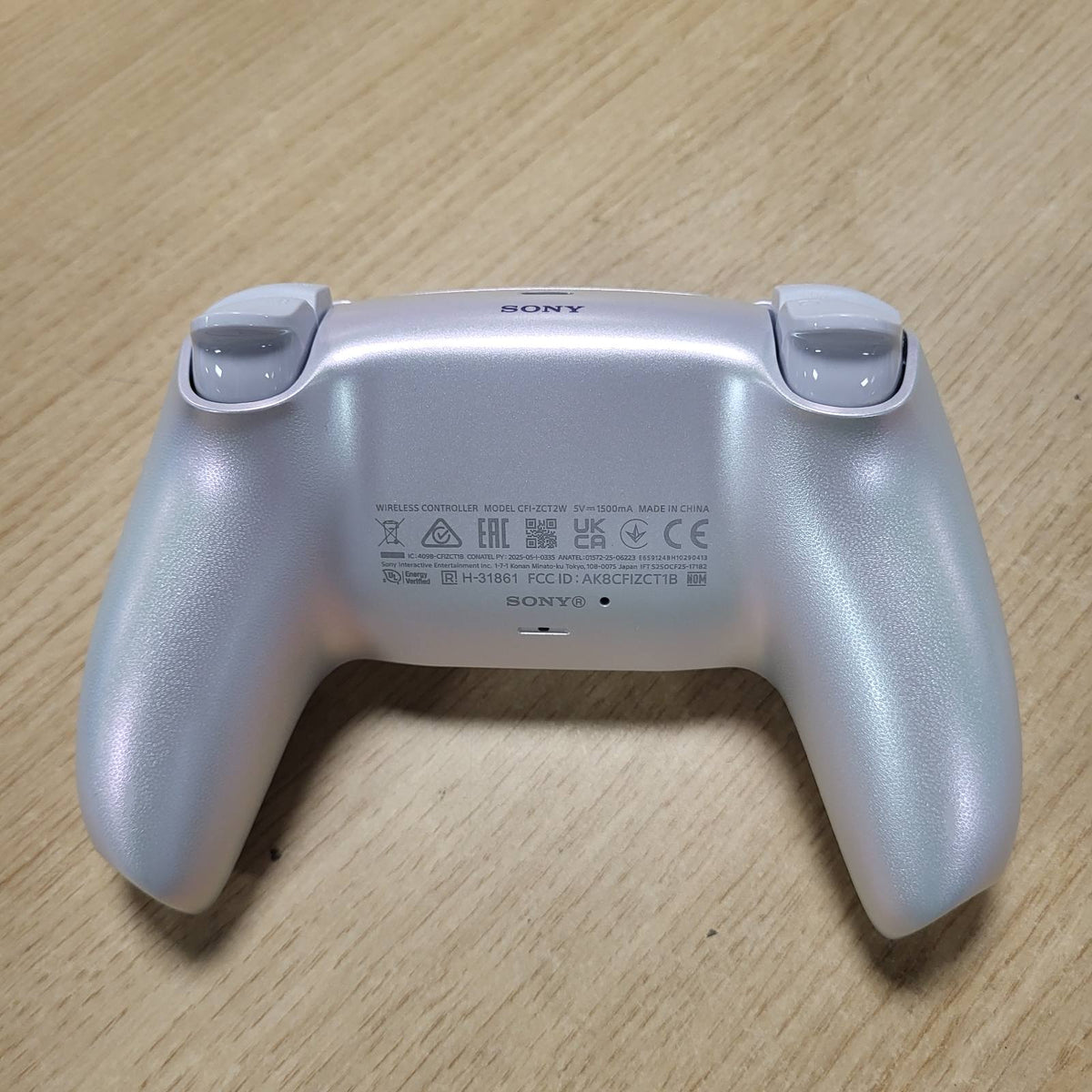 308683 - PLAYSTATION 5 Kontrolluesi pa tel DualSense® - Chroma Pearl