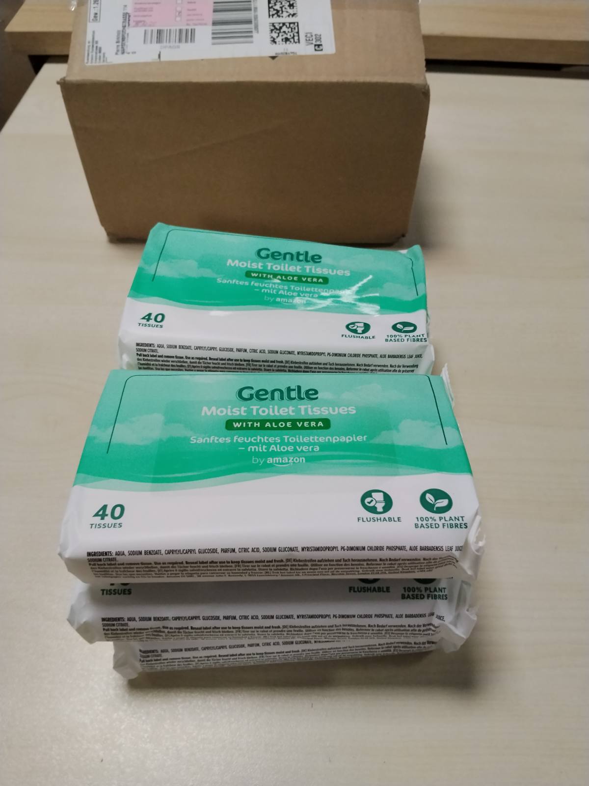 302558 - AMAZON Letër higjienike e butë me lagështirë dhe aloe vera - 240 copë (6 pako me 40 fletë secila)