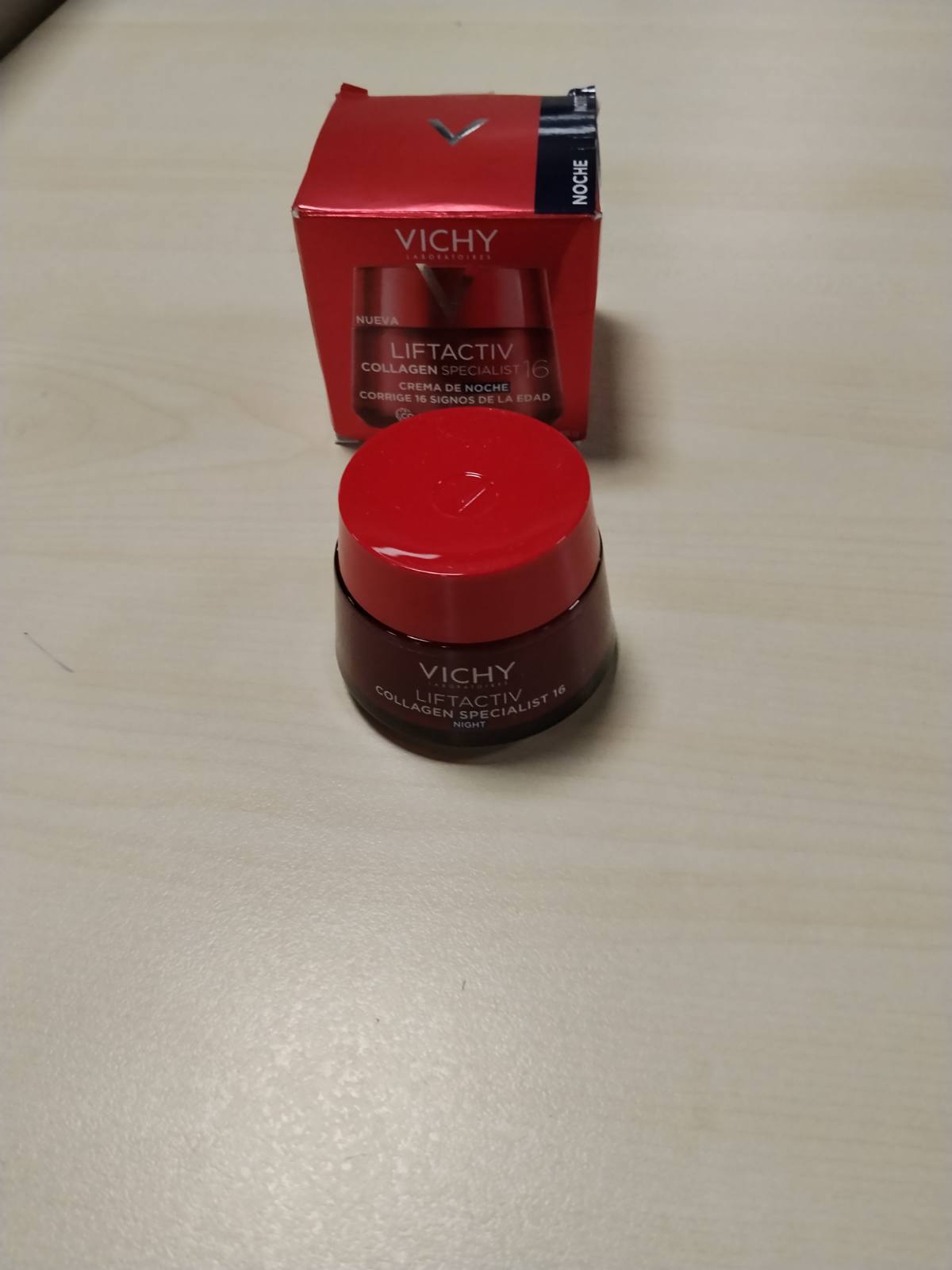 300618 - VICHY - Krem nate Formues me Biopeptide, Anti-plakje, i pasuruar me Vitaminë Cg, 50ml, i përshtatshëm për të gjitha llojet e lëkurës.