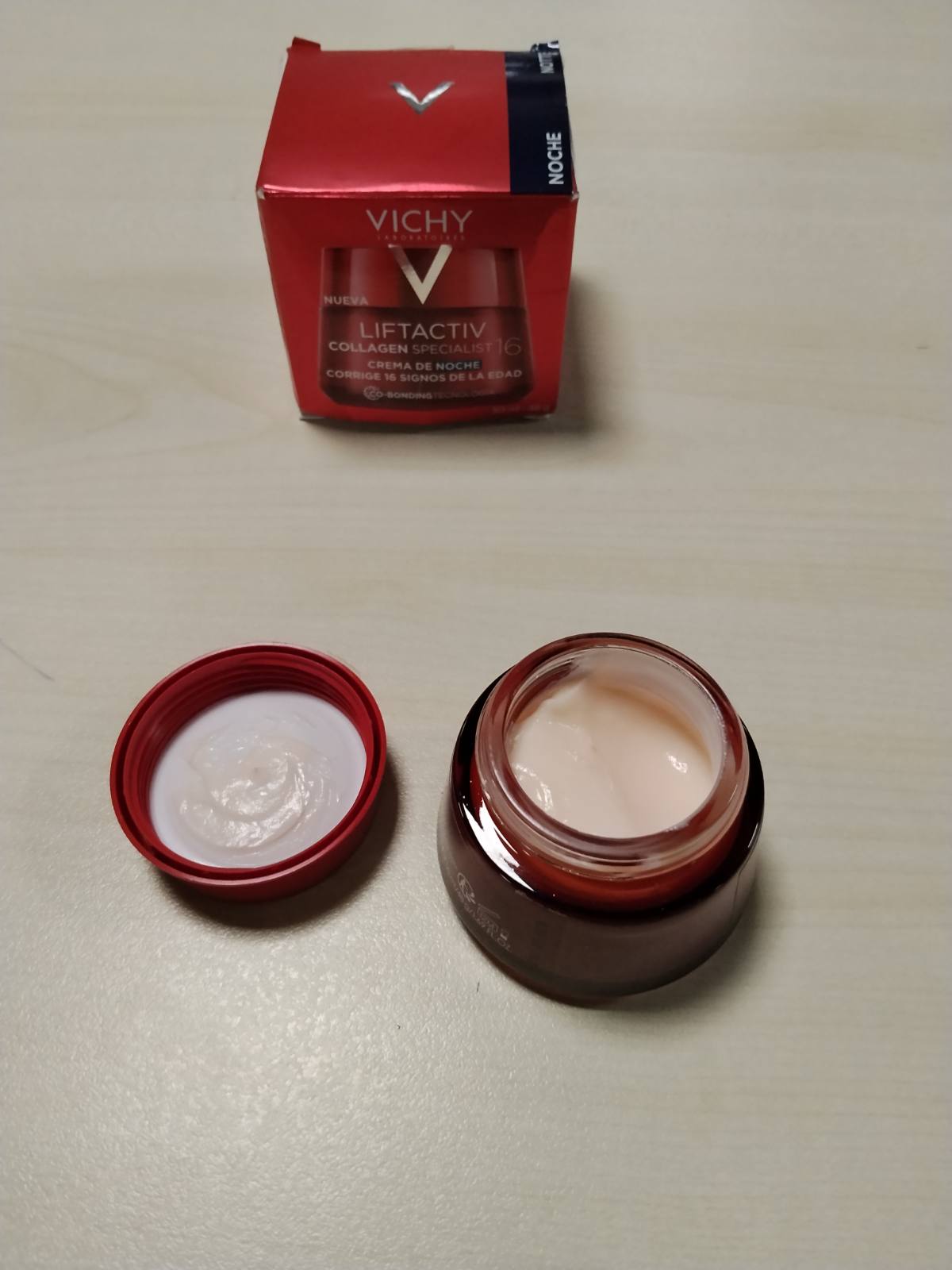 300618 - VICHY - Krem nate Formues me Biopeptide, Anti-plakje, i pasuruar me Vitaminë Cg, 50ml, i përshtatshëm për të gjitha llojet e lëkurës.