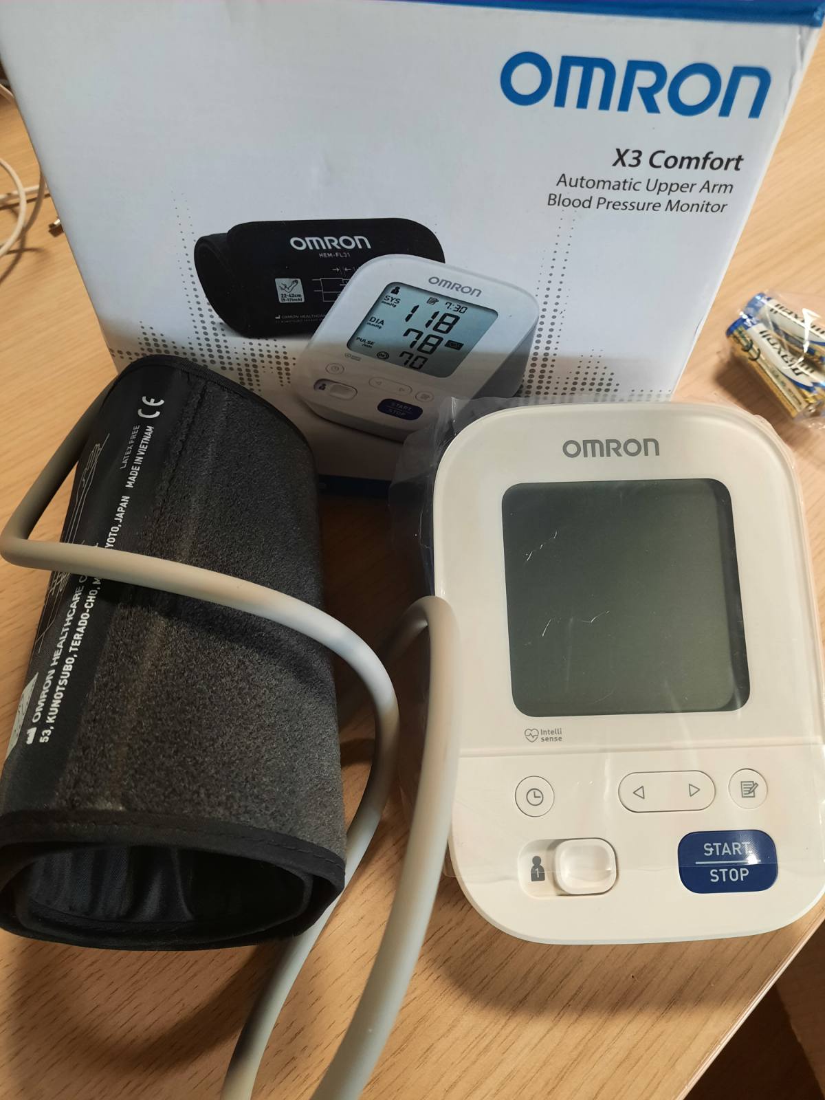 301699 - OMRON Monitor automatik i tensionit të gjakut X3 Comfort, i validuar klinikisht, pranga Intelli Wrap 22-42cm