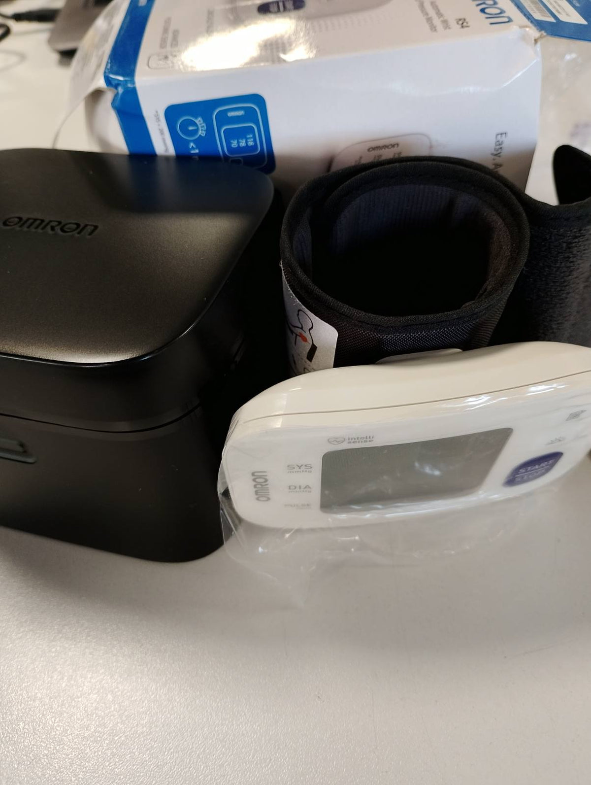 300460 - OMRON Monitor i presionit të gjakut RS4, Test Winner Stiftung Warentest 11/2023