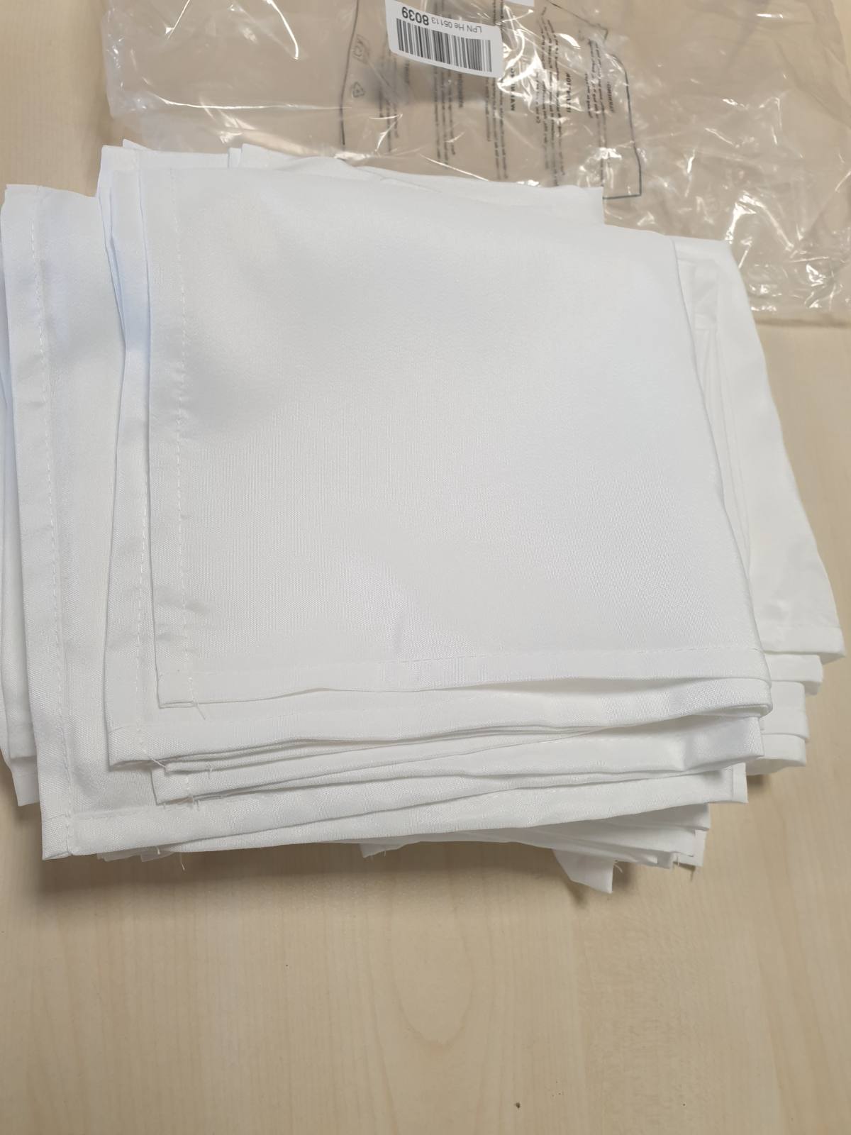 186123 - KICHLY – Set i 24 Pecetave të Ripërdorshme prej Poliesteri, të Buta dhe të Rehatshme, e Bardhë, 43 x 43 cm – Ideale për Evente