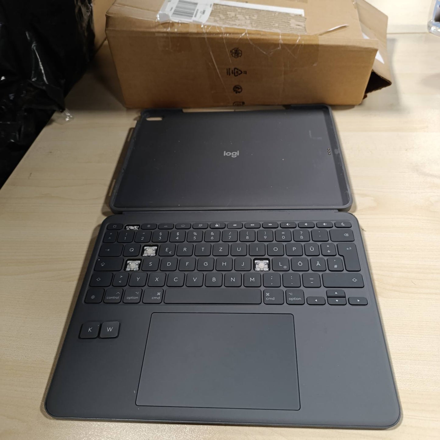 276050 - LOGITECH Combo Touch - PAN QWERTY