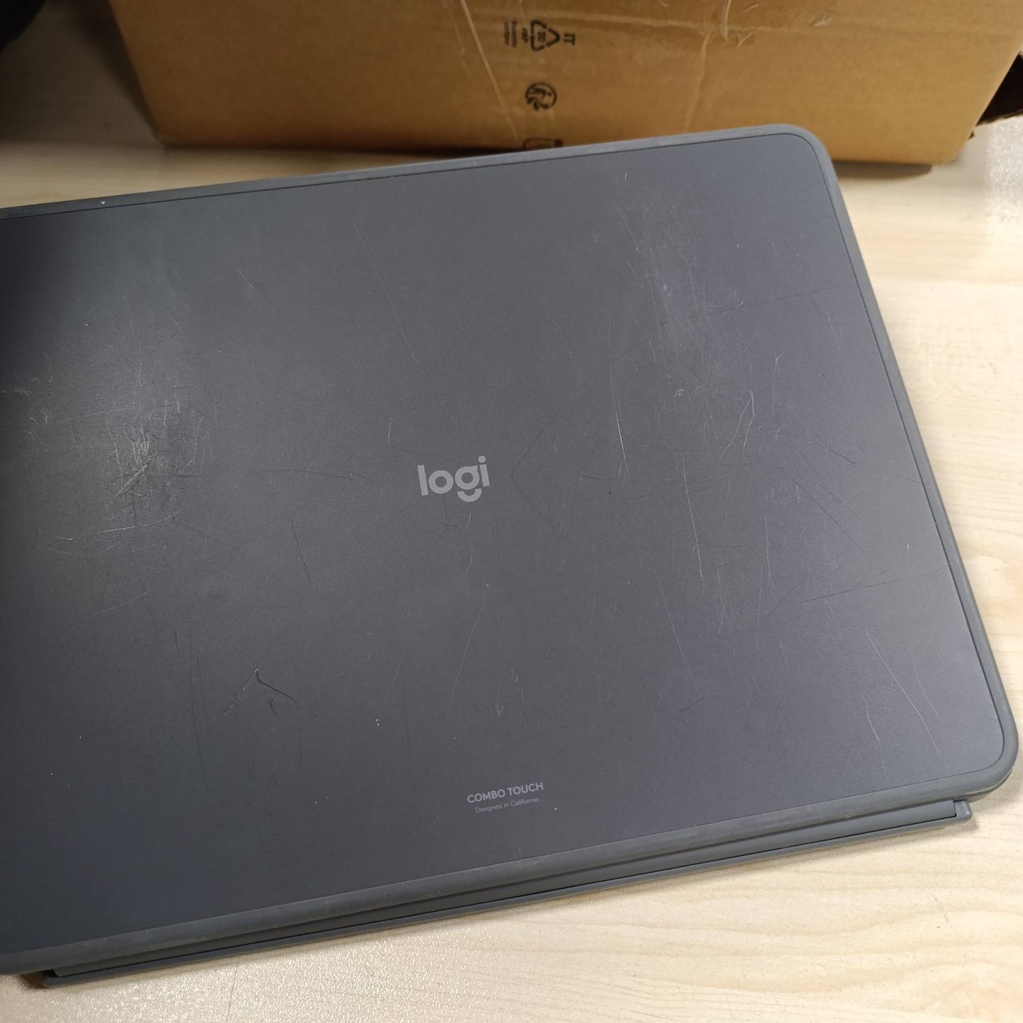 276050 - LOGITECH Combo Touch - PAN QWERTY