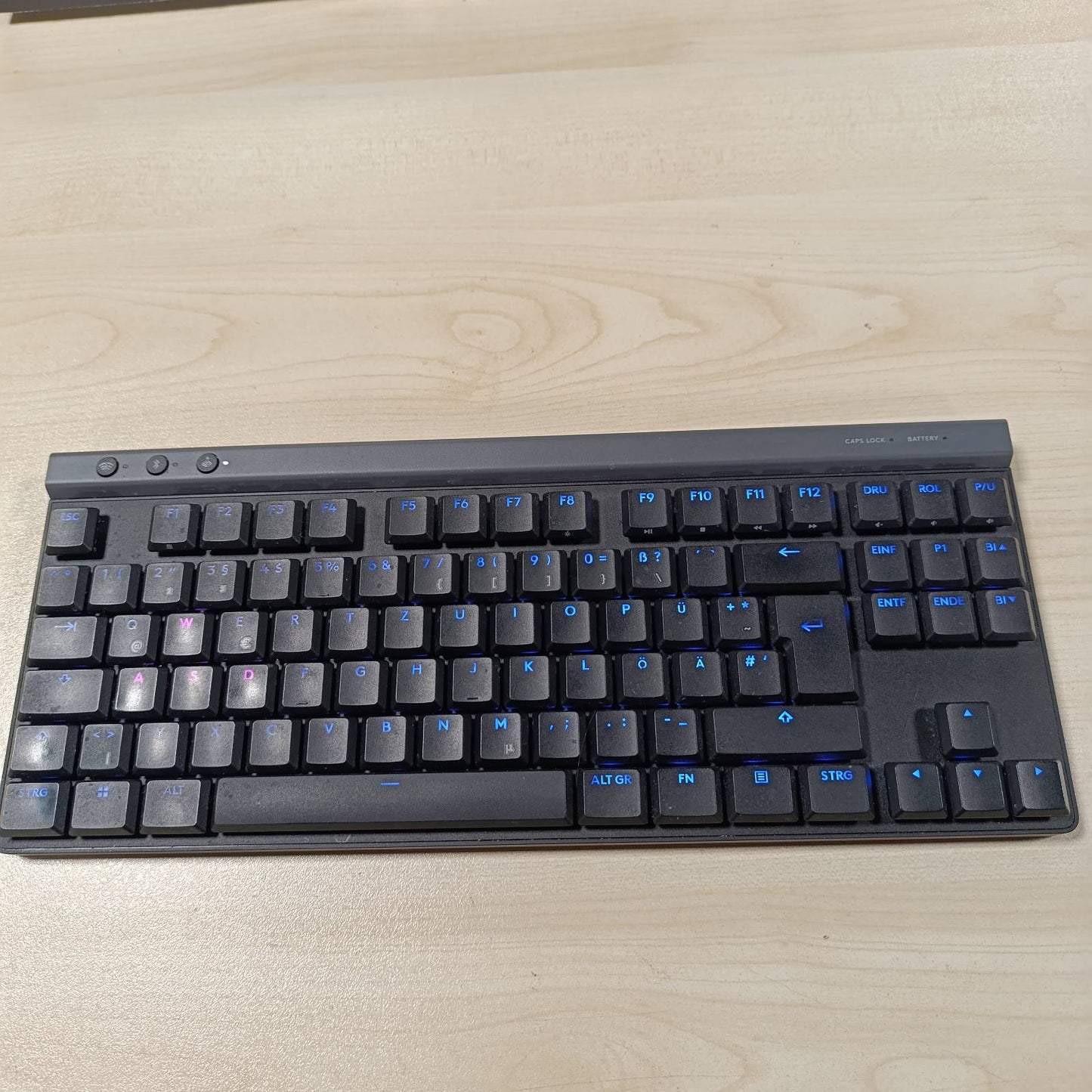 267732 - LOGITECH Tastierë pa tel G G515 Lightspeed TKL, LIGHTSYNC RGB, profil i hollë pa tastierë numerike, taste PBT, çelësa mekanikë linearë, QWERTZ - e zezë