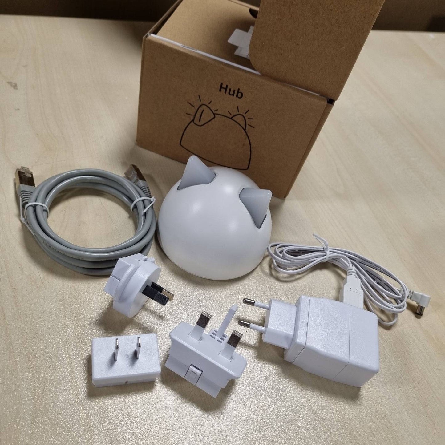 183109 - SURE PETCARE Hub, i Pajtueshëm me Derën e Kafshëve me Microchip SureFlap Connect/Derën e Macave me Microchip Connect, SureFeed Microchip Feeder Connect, Felaqua Connect, Përdorimi me Aplikacion, ngjyrë e Bardhë