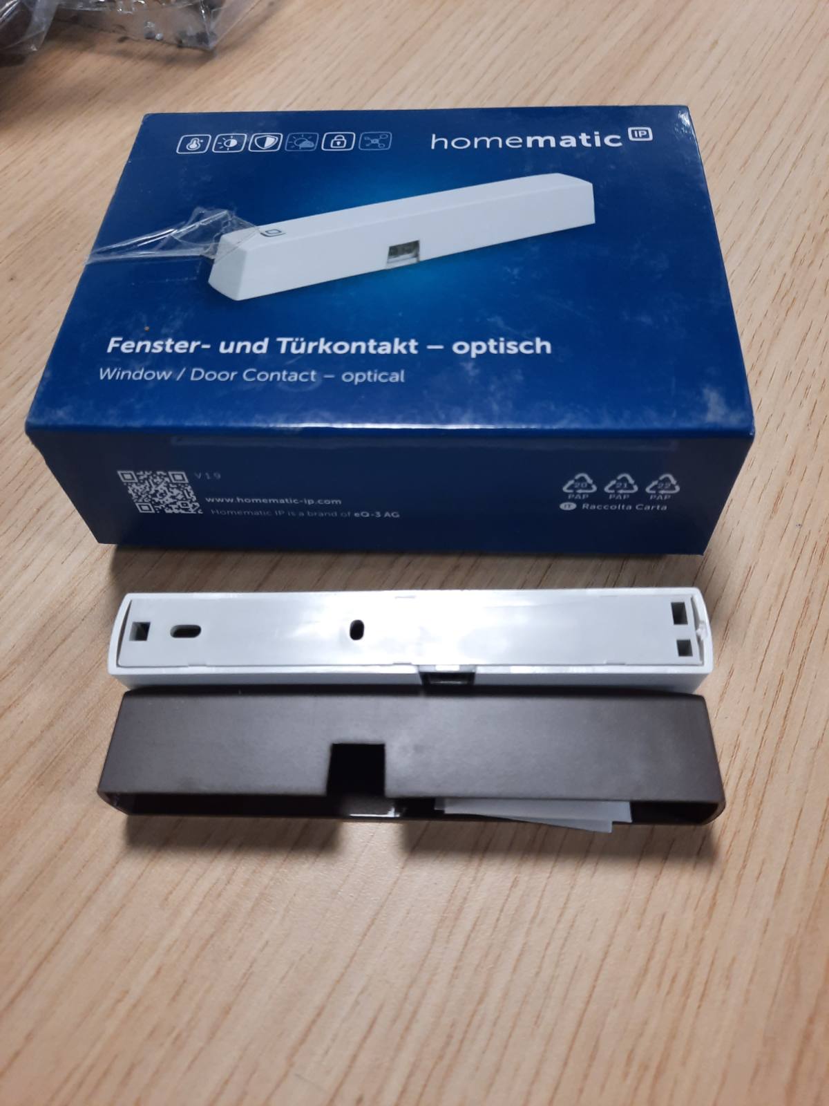 187394 -  HOMEMATIC IP Kontakt i Smart për Dritare dhe Derë, Optik, Ngjyra e Bardhë dhe Kafe, Sensor Dixhital dhe Monitorim përmes Aplikacionit, Modeli 157857A0, Kompatibël me Alexa dhe Google Asistent