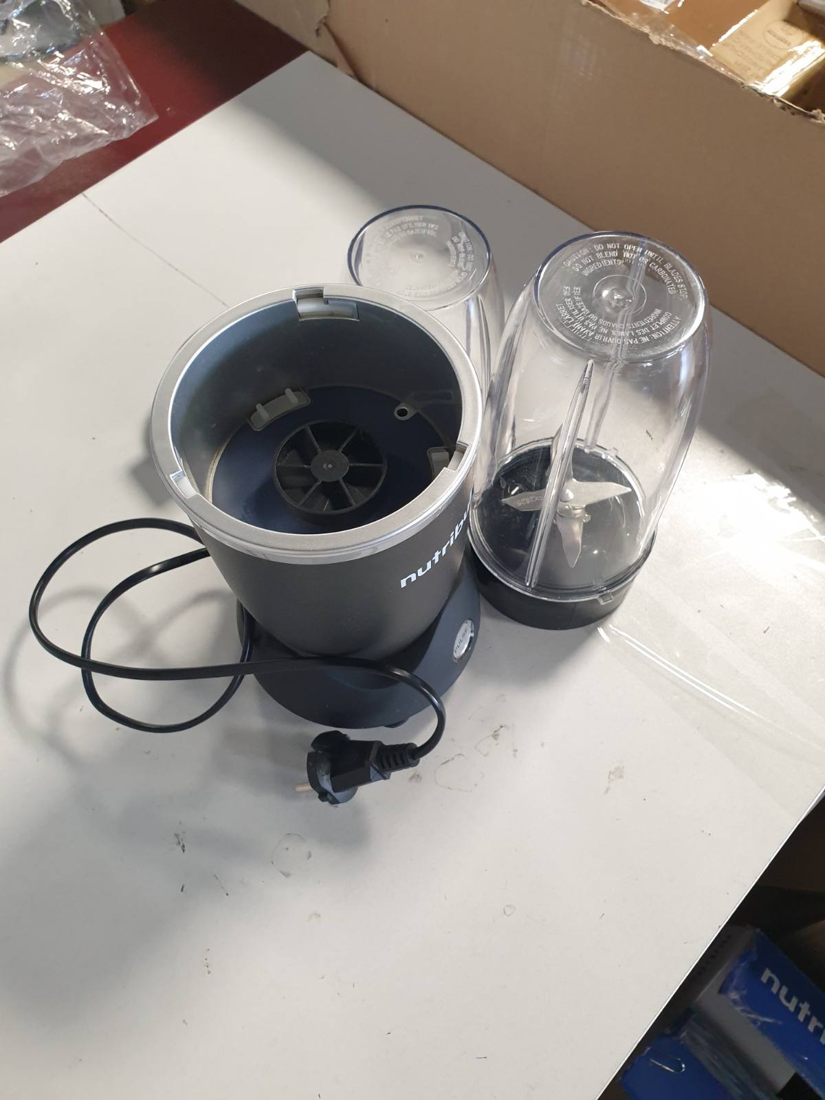 162056 - NUTRIBULLET PRO 1200, Blender Elektrik Multifunksional, Përpunues Ushqimi, Përgatitës Smoothie-sh, Fuqi 1200W, Kapacitet 700ml dhe 900ml, Ngjyra e Zezë, Modeli NB120MB