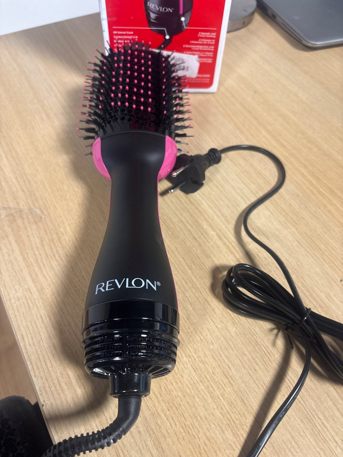 301791 - REVLON Tharëse flokësh me një hap dhe vëllimues, me krehër ndarës