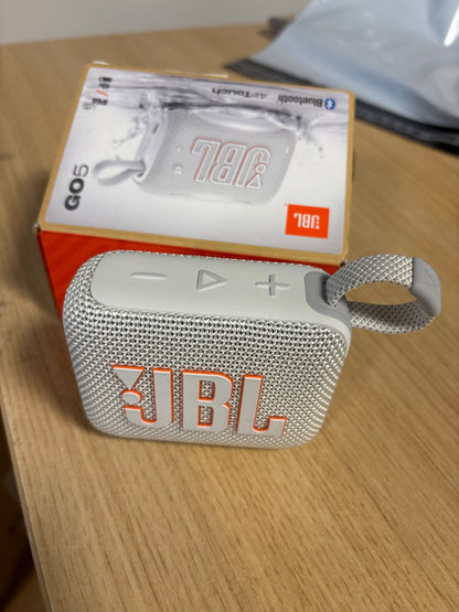 268057 - JBL Altoparlant Bluetooth GO 5, 10 orë kohë loje, dizajn rezistent ndaj ujit, i bardhë, 2.5W