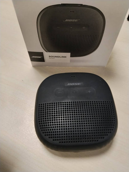 308640 - BOSE Altoparlant SoundLink Micro Bluetooth, Ngjyrë e Zezë, Pesha: 0.18 kg, Kapaciteti i Baterisë: 1000 mAh, Bluetooth 4.2