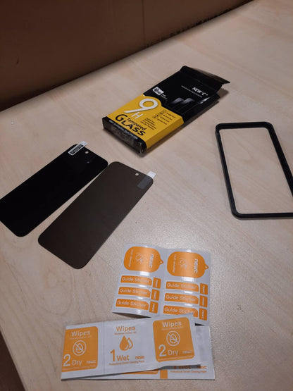 274273 - Mbrojtës ekrani prej xhami të temperuar anti-spiun NEW'C me 3 copë për iPhone 16, iPhone 15 (6.1 inç), Mbrojtje nga gërvishtjet, Kënd i përmirësuar privatësie 28 gradë, Mjet instalimi i përfshirë