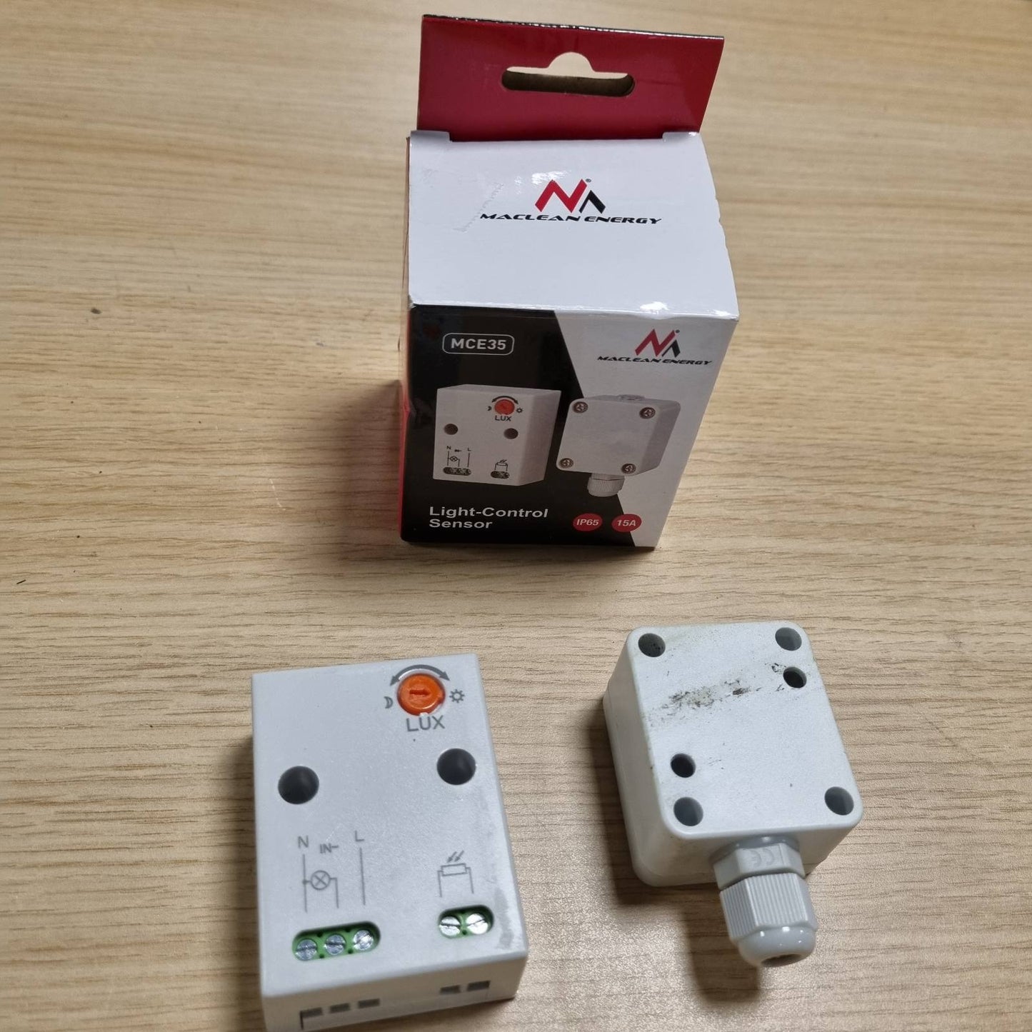 294180 - MACLEAN - Sensor muzgu MCE35, çelës muzgu, me sensor të jashtëm, maks. 3450 W dhe IP65 - i papërshkueshëm nga uji