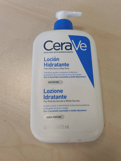 303565 - CERAVE Locion hidratues, për lëkurë të thatë deri në shumë të thatë, hidraton dhe rikthen barrierën mbrojtëse të lëkurës, i pasuruar me ceramide esenciale dhe acid hialuronik, formulë e lehtë, i përshtatshëm për fytyrën dhe trupin.