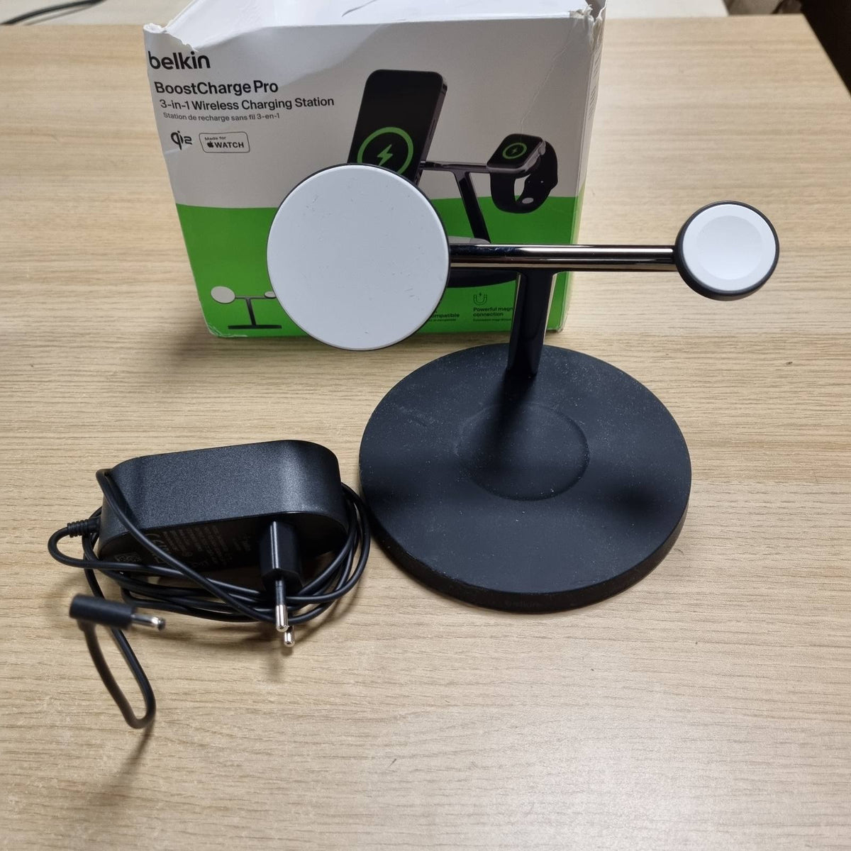 309467 - BELKIN Karikues pa tel BoostCharge Pro 3-në-1 Qi2, i pajtueshëm me MagSafe, Stacion karikimi induktiv për Apple iPhone 17, Air, 16, Pixelsnap, Apple Watch, AirPods, përfshirë adaptorin e energjisë - i zi