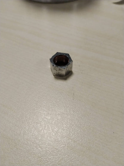 313336 - FERM Pistoletë spërkatëse boje me furnizim graviteti 750cc, shkalla maksimale e rrjedhjes 6.5cfm