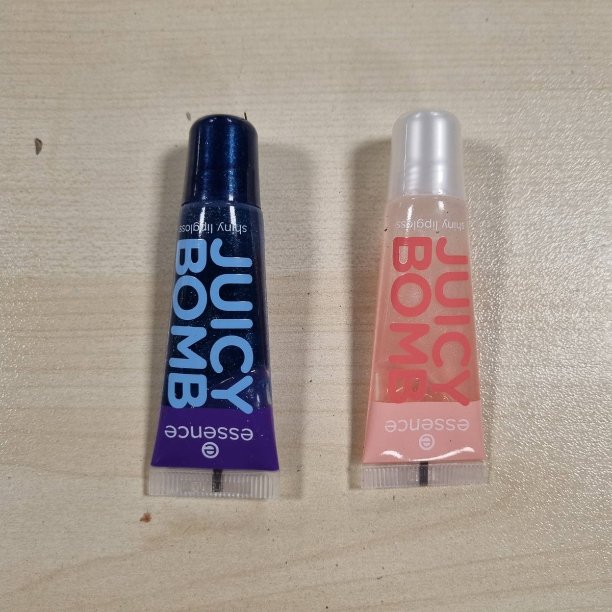 303870 - ESSENCE Set shkëlqyes buzësh JUICY BOMB nr. 03, 1 copë