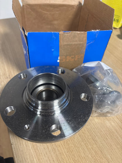 312919 - SKF VKBA 3656 - Kit kushinetash rrotash me sensor të integruar ABS, pozicioni i boshtit të pasmë, lartësia 103 mm, gjatësia 151 mm, gjerësia 154 mm - cilësi origjinale