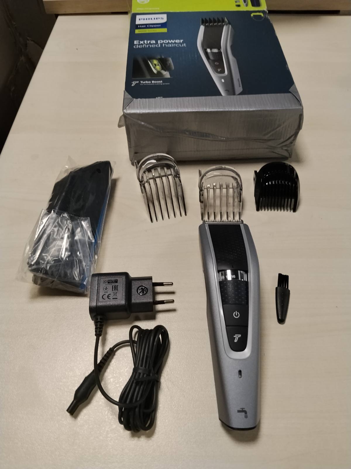 296761 - PHILIPS Makinë prerëse flokësh HC5630/15 Seria 5000 me 28 cilësime gjatësie, 3 aksesorë krehri dhe modalitet turbo