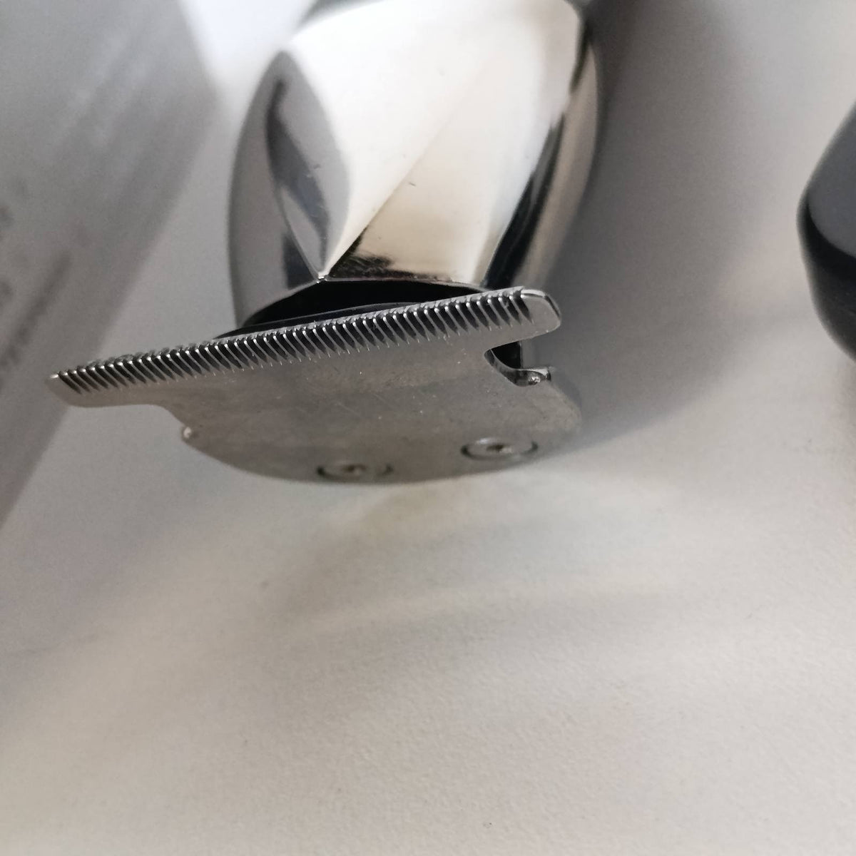 301630 - BABYLISS Makinë prerëse metalike për mjekër dhe kaçurrela Super-X, teh çeliku japonez, bateri litium-jon, T996E