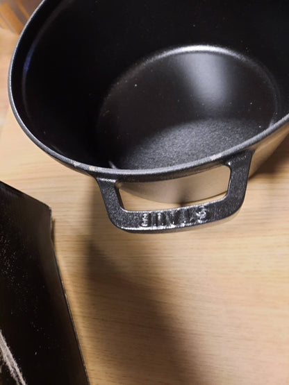 320774 - STAUB Set enësh gatimi La Cocotte, tenxhere e rrumbullakët prej gize të zezë me 2 pjesë