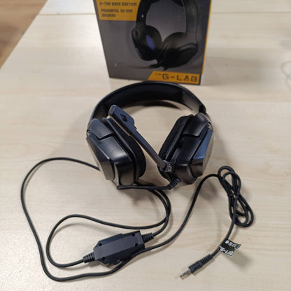 269056 - G-LAB Kufjet e Lojërave Korp Cobalt për PS5 - Kufje Lojërash Stereo Audio me Mikrofon, Ultra të Lehta, Bas të Fortë - Mikrofon me Jack 3.5 mm për PC, PS4, PS5, Xbox One dhe X, Mac, Nintendo Switch, Tablet, Laptop (të Bardha)