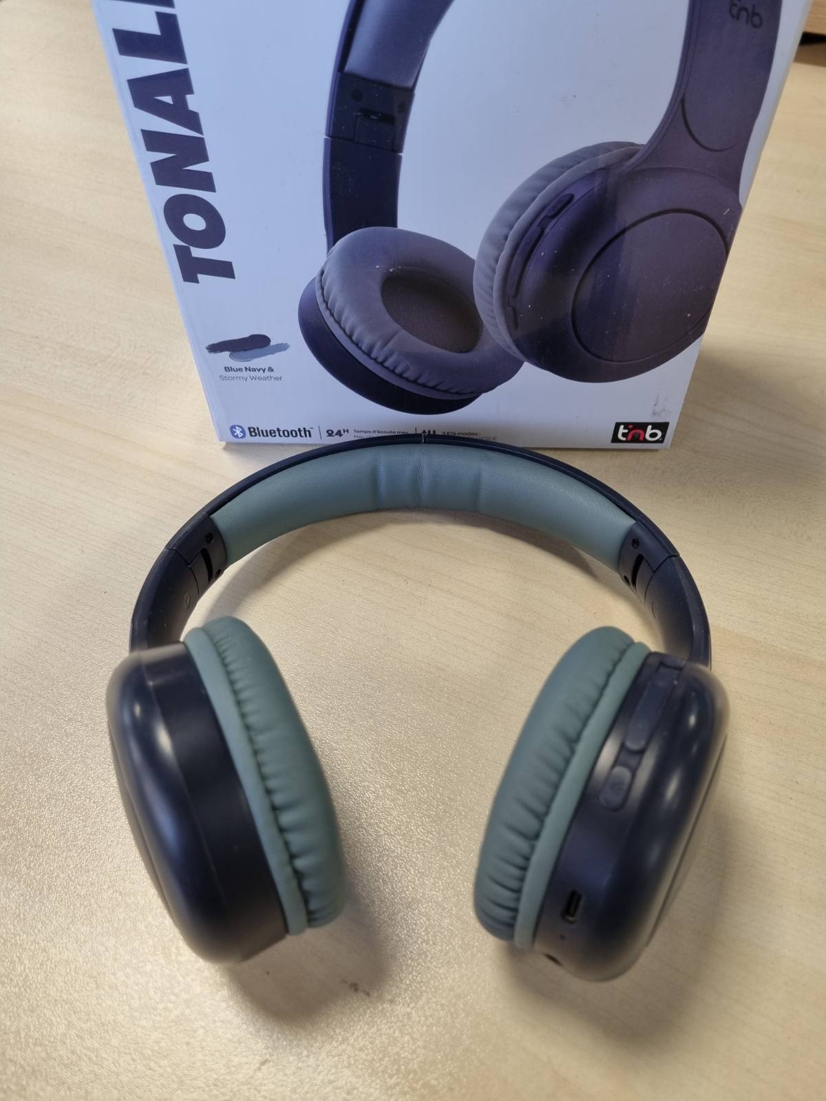 320224 - T'N'B Kufje Bluetooth pa tel, rehatshme në vesh, mbrojtëse veshësh prej shkume, mikrofon i integruar, shirit koke i rregullueshëm, jetëgjatësi baterie 24-orëshe, të lehta dhe të palosshme - blu