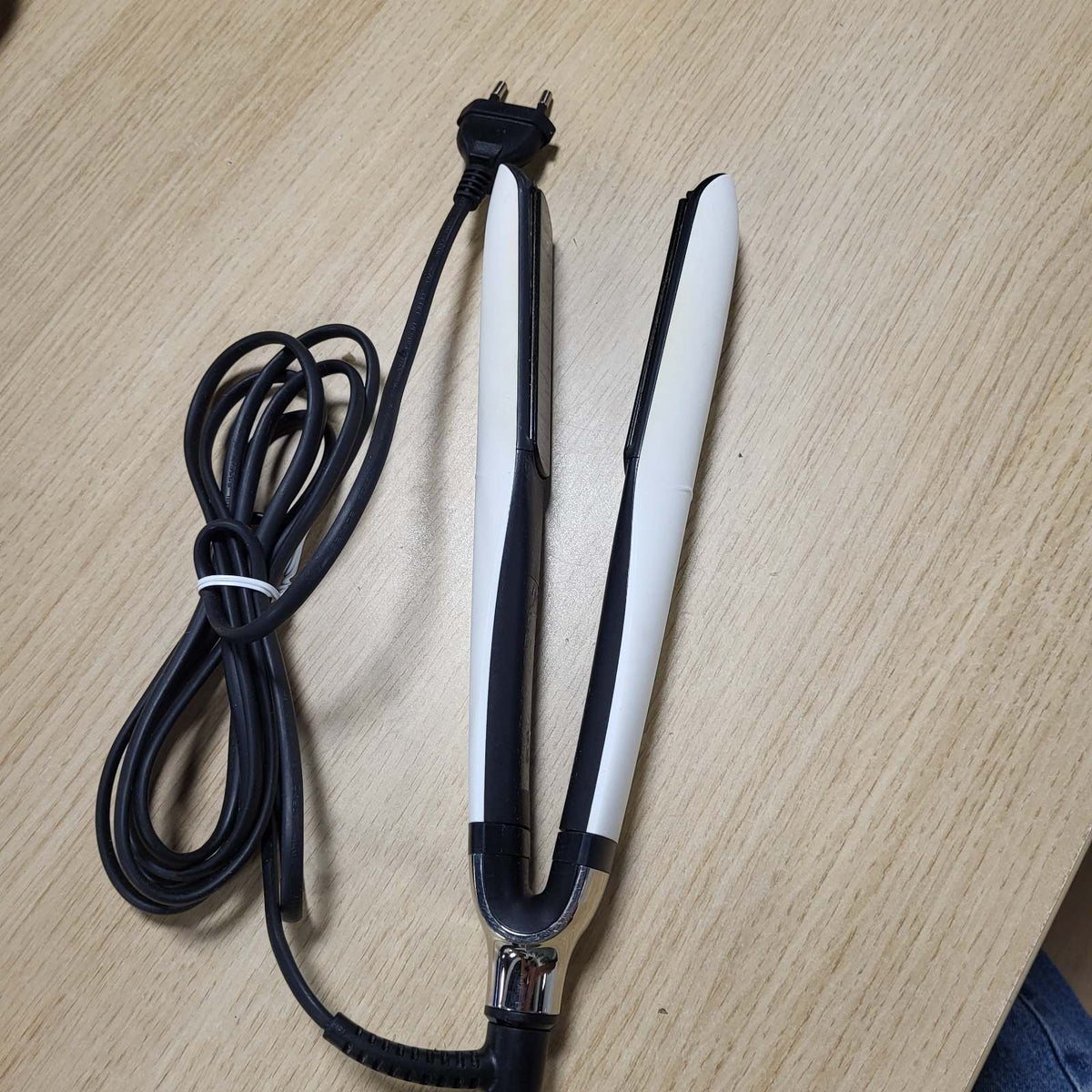 301570 - GHD Pjastër flokësh platinum+ - Stilizues inteligjent, pllaka 26 mm, për të gjitha llojet e flokëve, 2 herë më shumë mbrojtje të ngjyrës