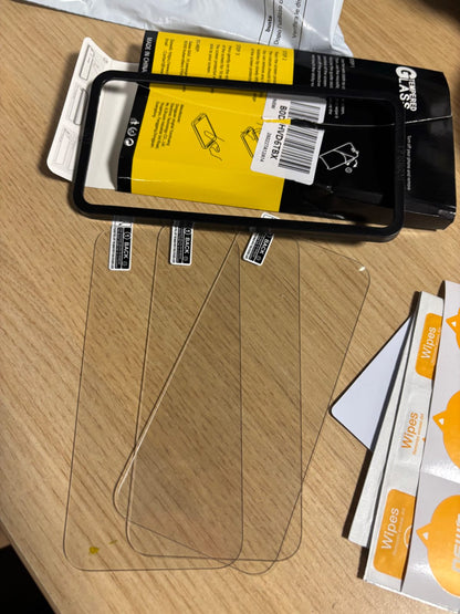 269245 - NEW'C Mbrojtës Ekrani prej Xhami të Temperuar me 3 copë për iPhone 16, iPhone 15 (6.1 inç), Mbrojtje Efektive nga Gërvishtjet, Ultra Rezistente, HD e Qartë, Mjet i Instalimit të Lehtë i Përfshirë