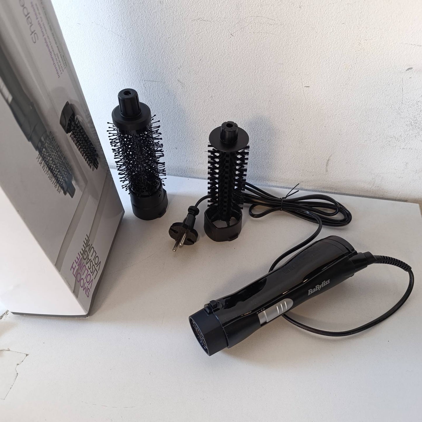 316601 - BABYLISS Furçë me ajër të nxehtë AS82E - 800W, aksesorë 30 mm dhe 20 mm, funksion goditjeje me ujë të ftohtë, e zezë