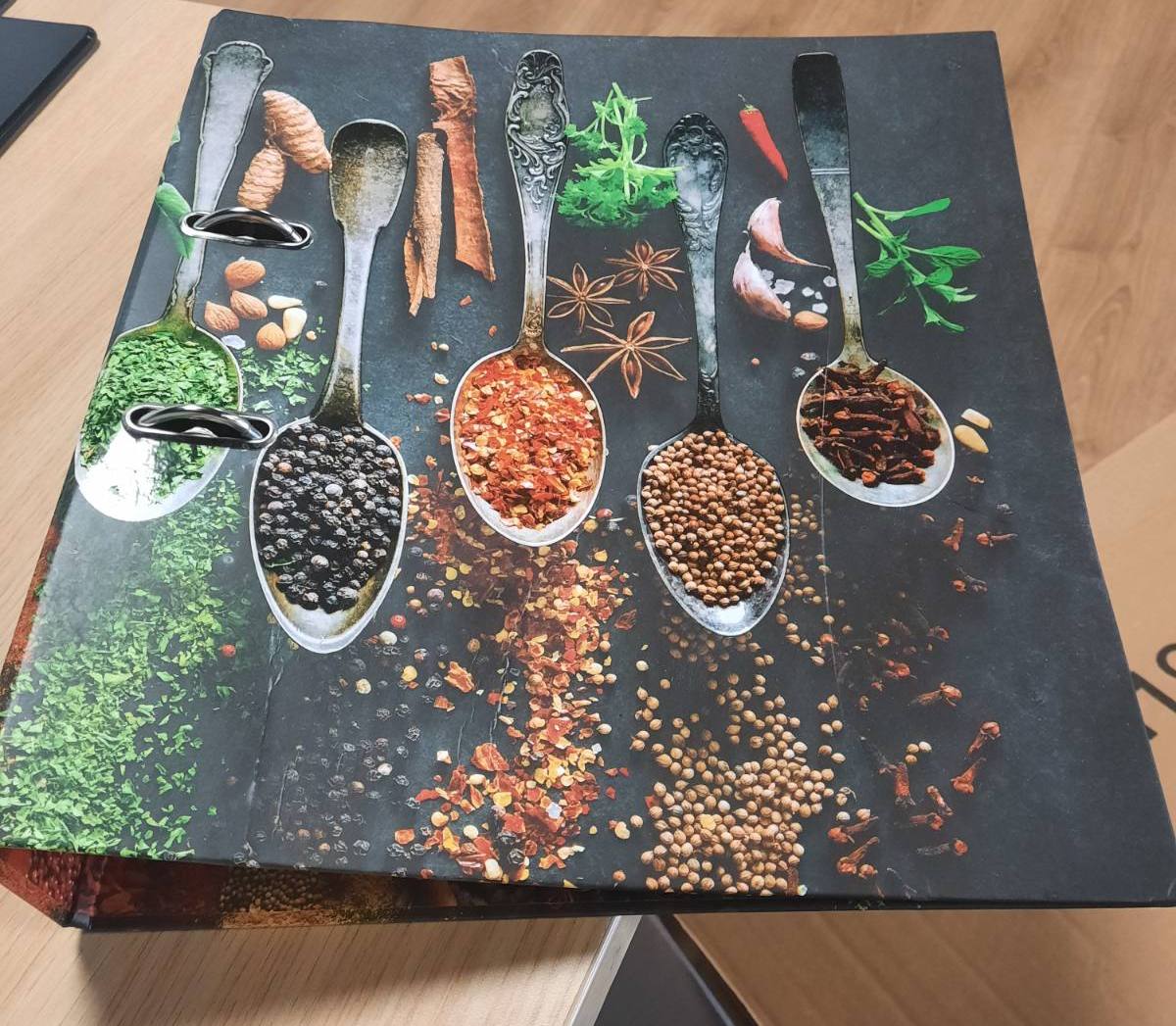 274540 - HERMA Lidhës erëzash A4, 7 cm i gjerë, për të shkruar dhe arkivuar recetat, libër recetash me motive kuzhine