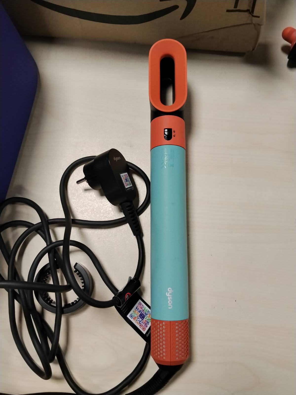 300208 - DYSON Stilizues dhe tharëse flokësh Airwrap id™ – E drejtë+E valëzuar, kompatibile me aplikacionin, kontroll inteligjent i temperaturës dhe rrjedhës së ajrit, aksesor konik rrotullues 360°