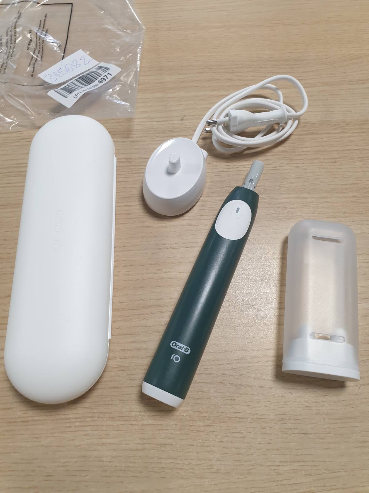 315682 - ORAL-B Furçë dhëmbësh elektrike iO Seria 2, përfshin 1 kokë furçe, çantë udhëtimi, 3 mënyra pastrimi, dizajnuar nga Braun, Green