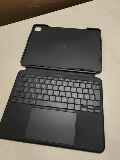 272651 - LOGITECH COMBO TOUCH - Tastierë e shkëputshme për iPad Pro 13 inç (M4, M5) (2024, 2025), Ndriçim nga prapa, QWERTZ, Pesha: 0.5 kg