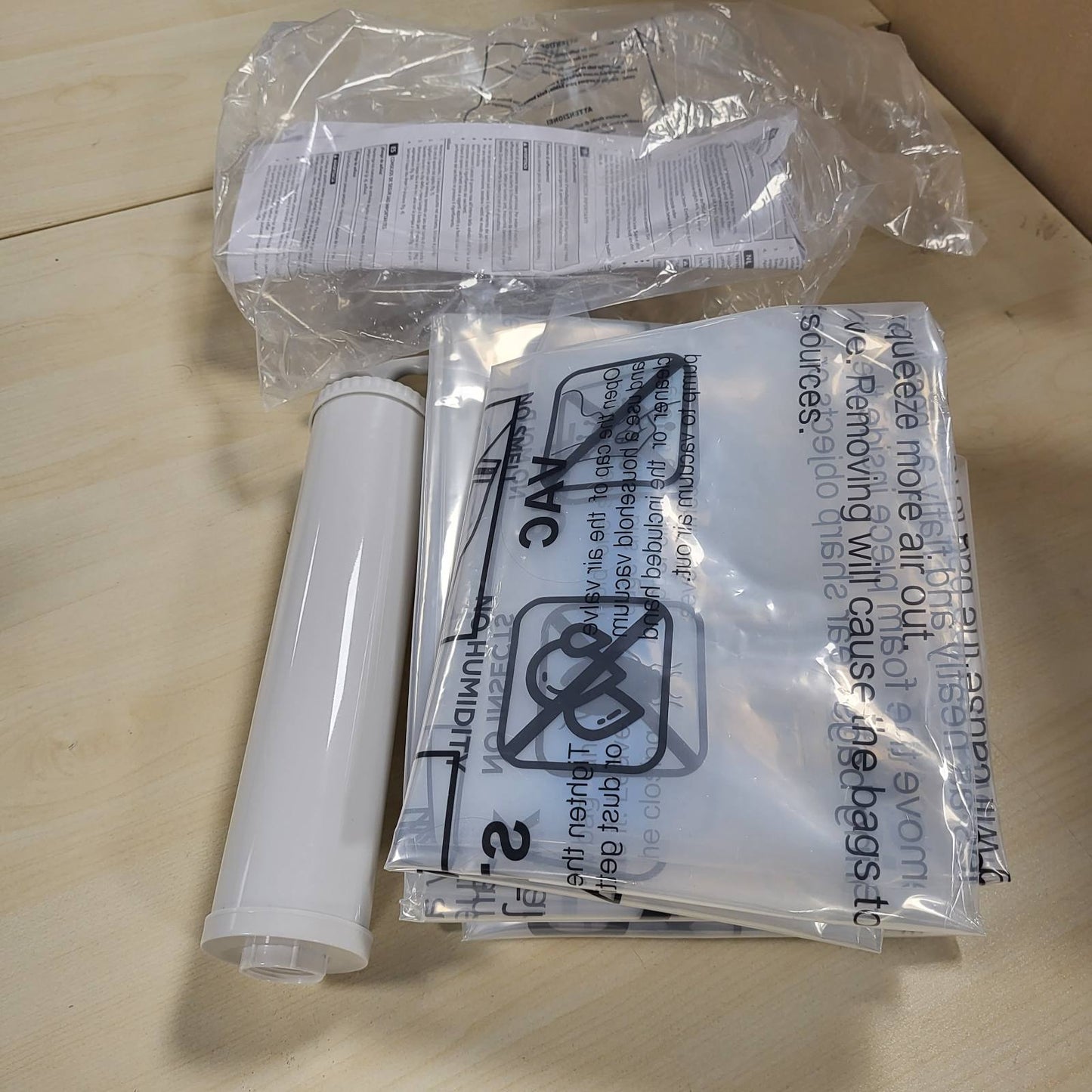 293812 - AMAZON BASICS Qese Ruajtjeje të Shtrydhshme me Vakum, 4 copë, Shumë të Mëdha, Mbyllje me Zinxhir, Transparente