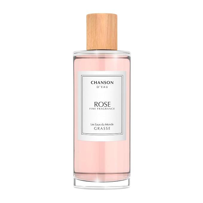 234704 - Chanson Rose Eau de Toilette 3.4 fl oz – Parfum për femra me nota lichee, trëndafili dhe myshku lisi, me aromë afatgjatë, i përshtatshëm për përdorim të përditshëm dhe në madhësi praktike për udhëtime.