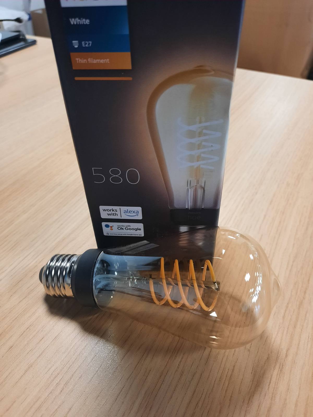 222097 - PHILIPS HUE Llambë e vogël Edison me filament të bardhë E27, 7.2W, e zbehtë, e kontrollueshme nëpërmjet aplikacionit