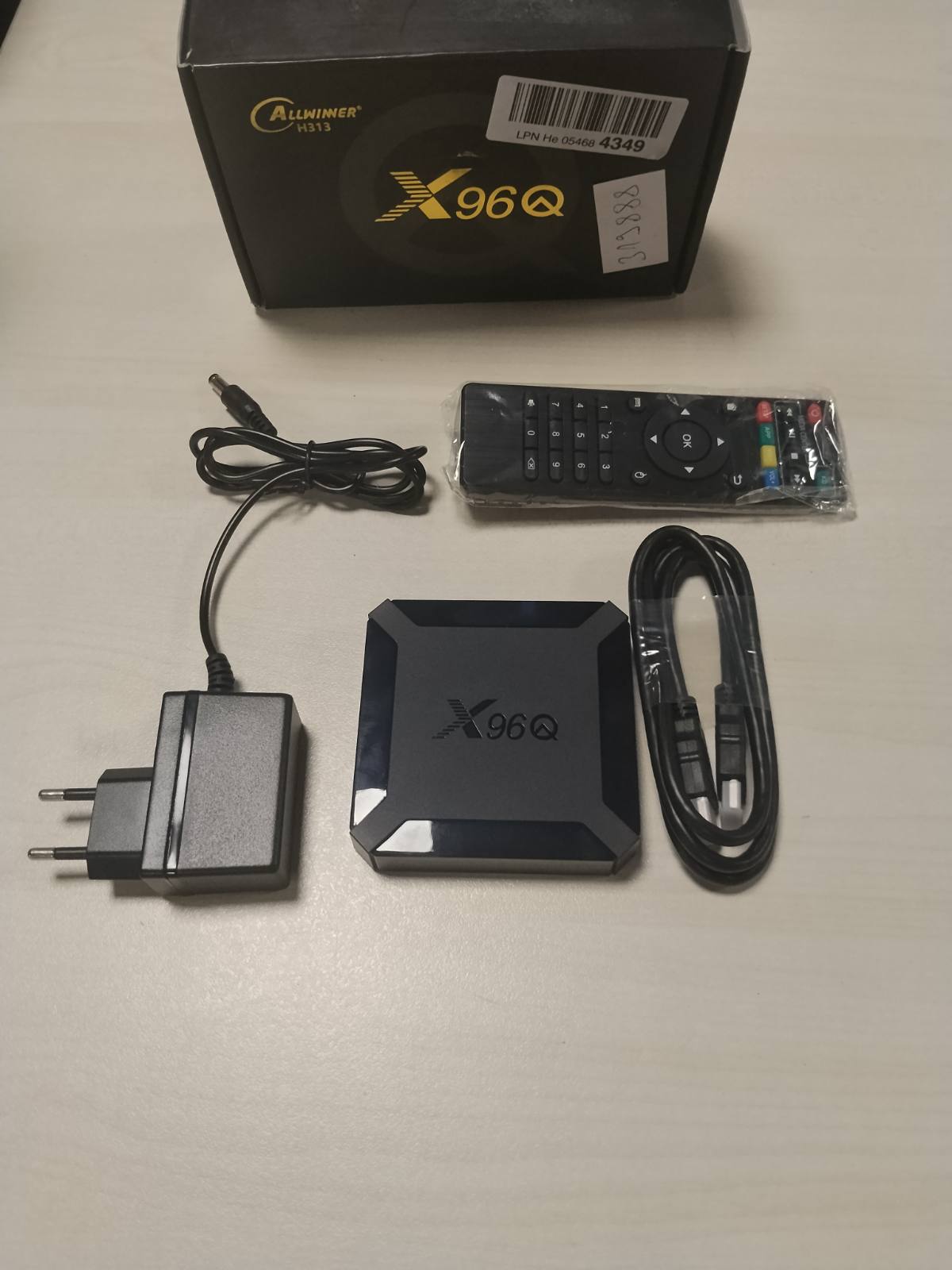 319888 - X96 Q Boîtier IPTV Android TV Box, Android 10.0, 2GB RAM/16GB ROM, Mini Smart TV Box Allwinner H313 Quad Core, WiFi, 4K HD, 100M LAN, 2.4G H.265, lexues multimedial, Smarters Pro